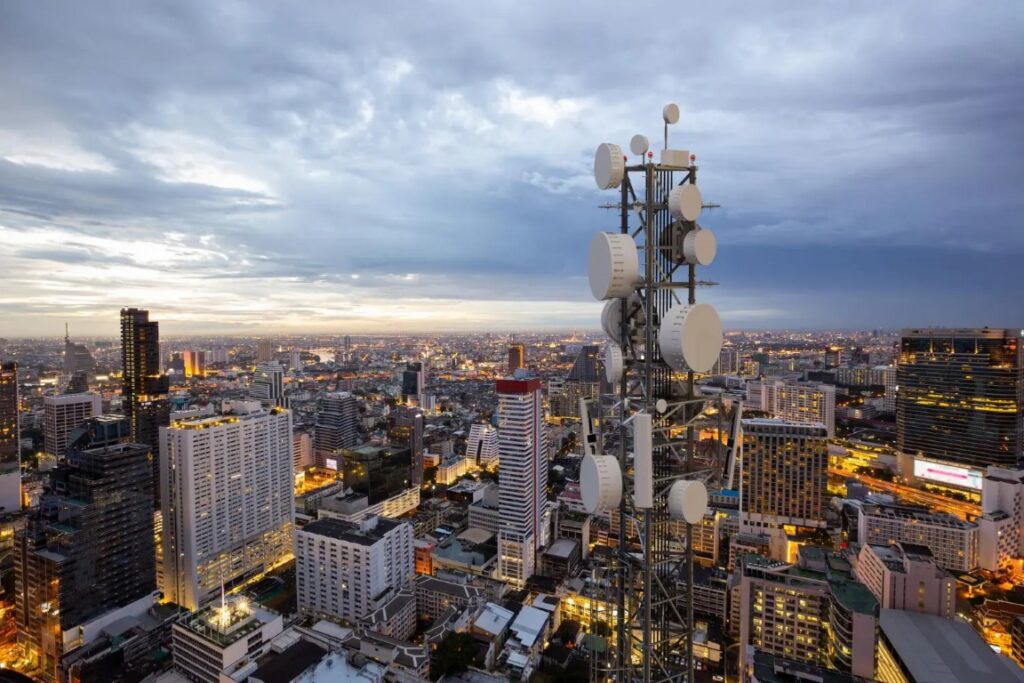 Antena sobre la ciudad